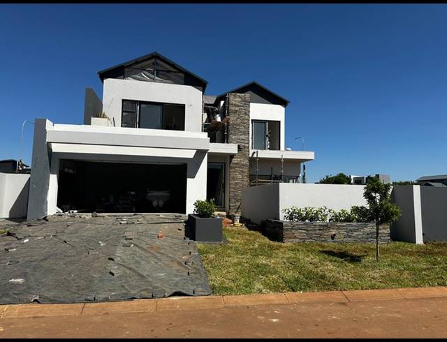 4 BEDROOM HOUSE FOR SALE IN FOUNTAINBROOK ESTATE